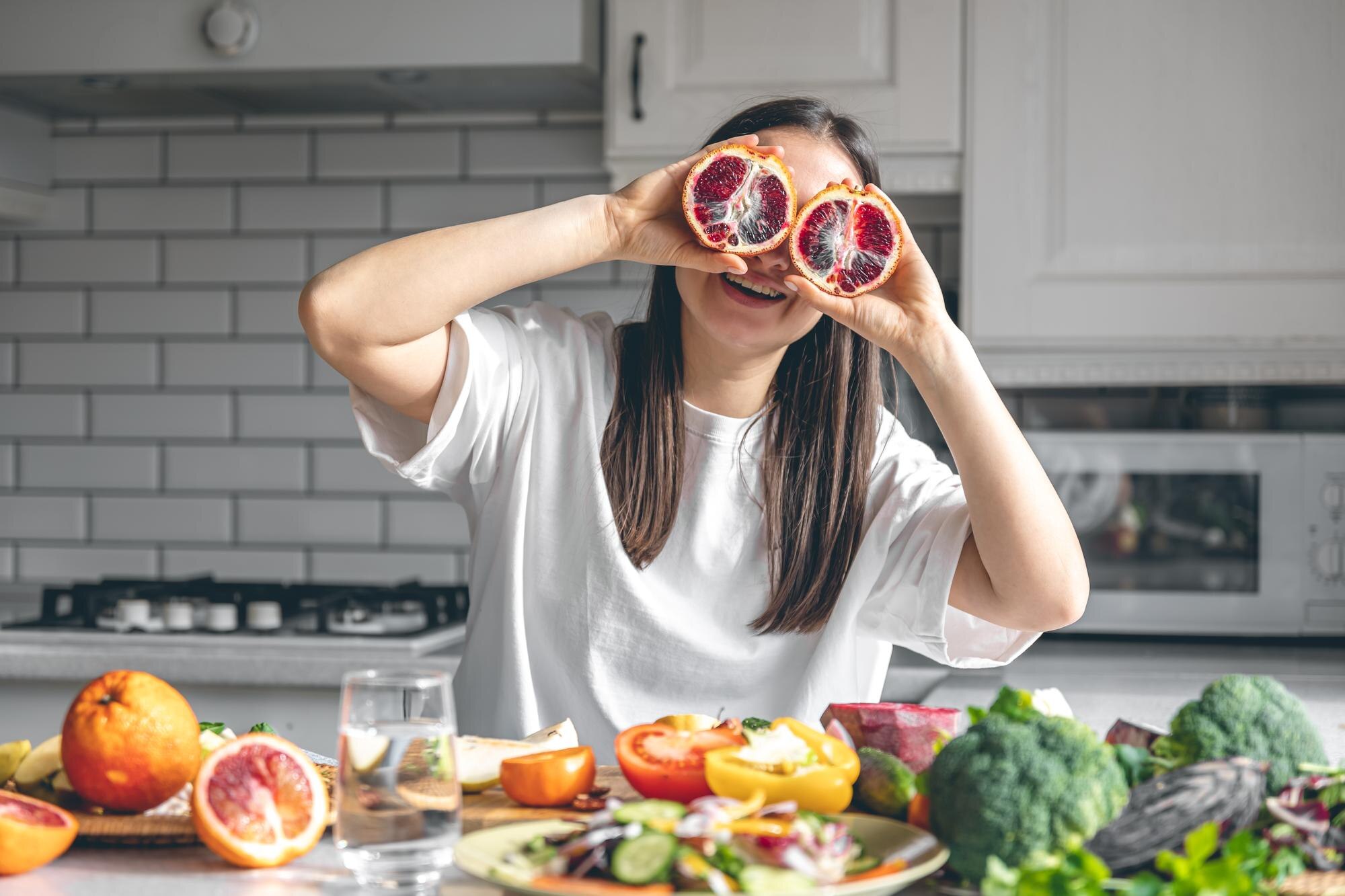 Alimentación saludable con frutas y verduras frescas